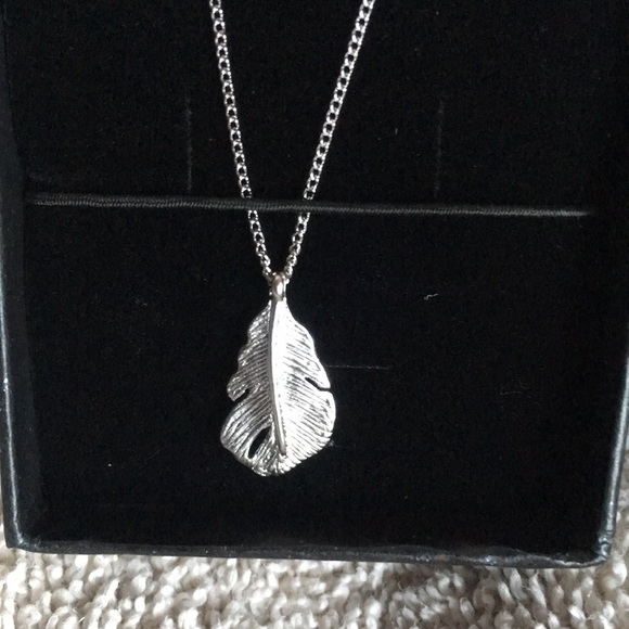 feather necklace - Picture 2 of 3